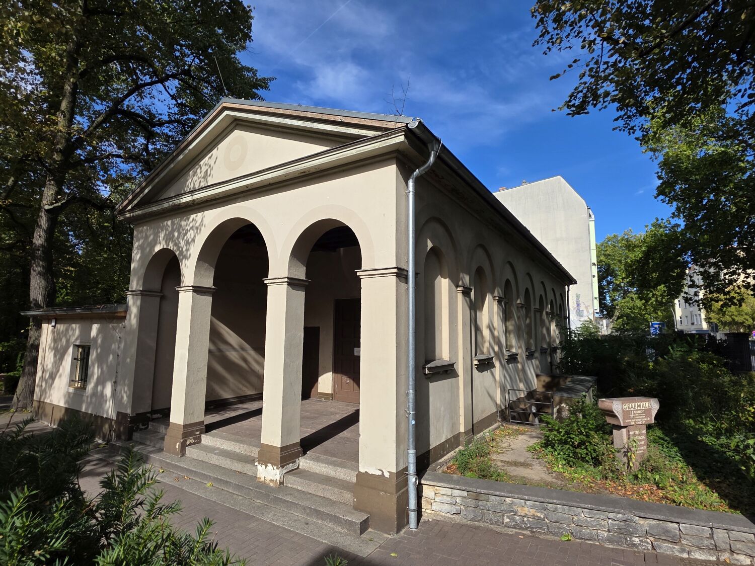 Buschkrugallee - Feierhalle außen