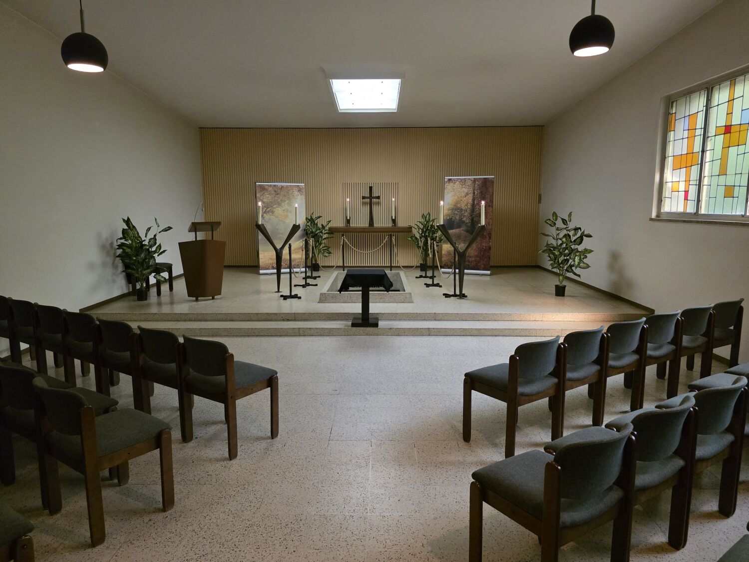 Parkfriedhof - Kleine Feierhalle innen