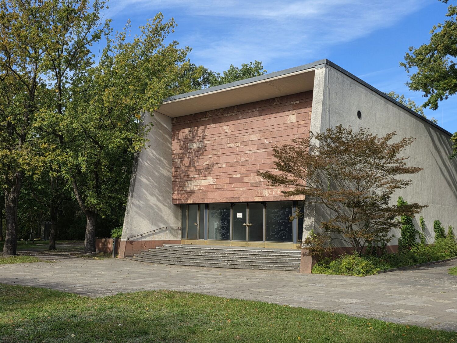 Parkfriedhof - Große Feierhalle außen