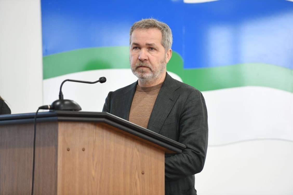 Sören Benn spricht vor dem Stadtparlament von Riwne