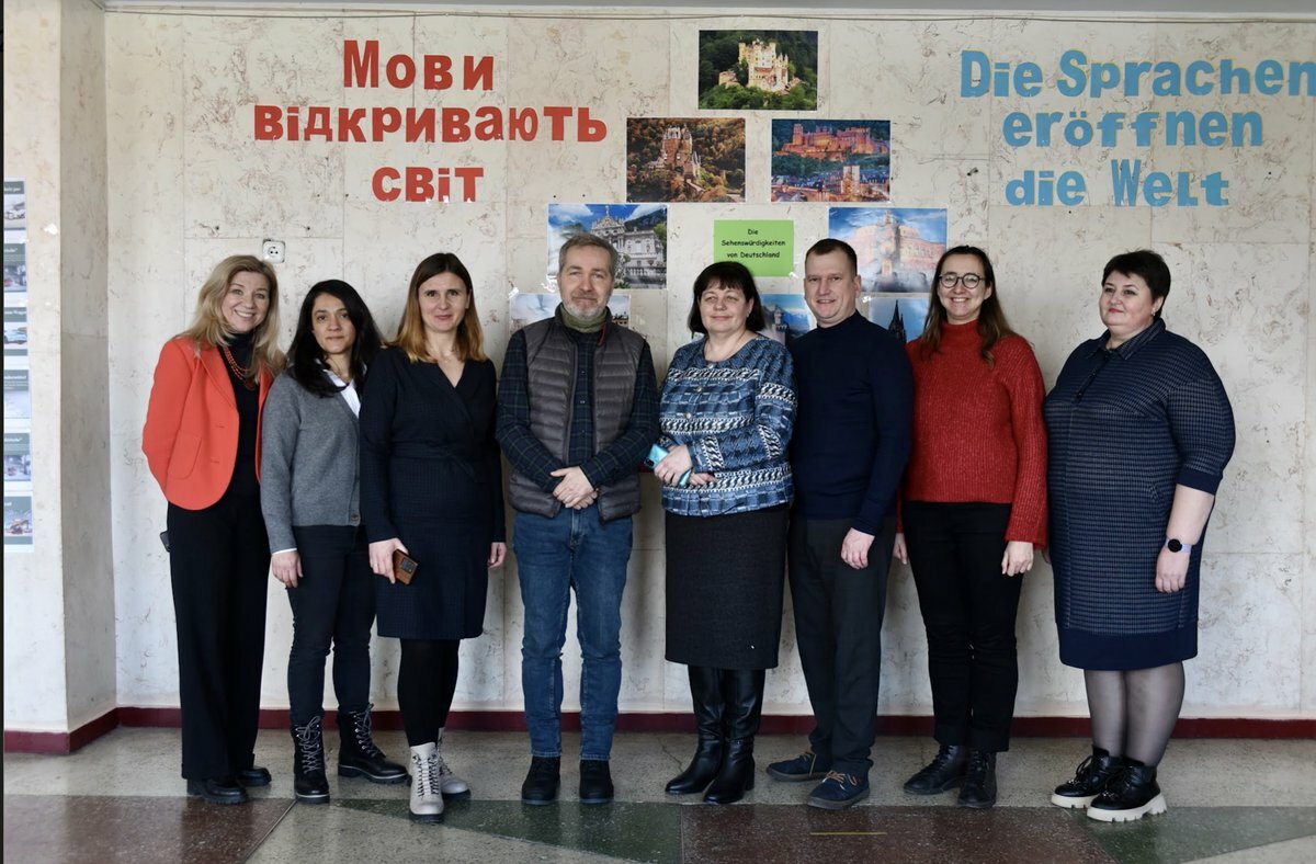 Zusammentreffen der Schulleitung und der Delegation in einer Schule