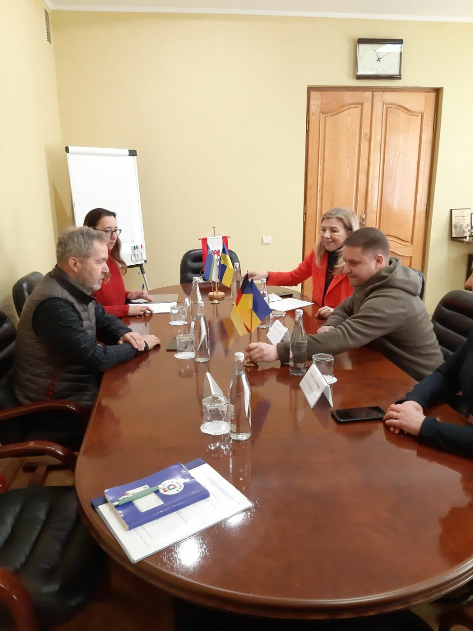 offizielles Treffen im Rathaus: Gespräch zwischen Bezirksbürgermeister von Pankow und Bürgermeister von Riwne