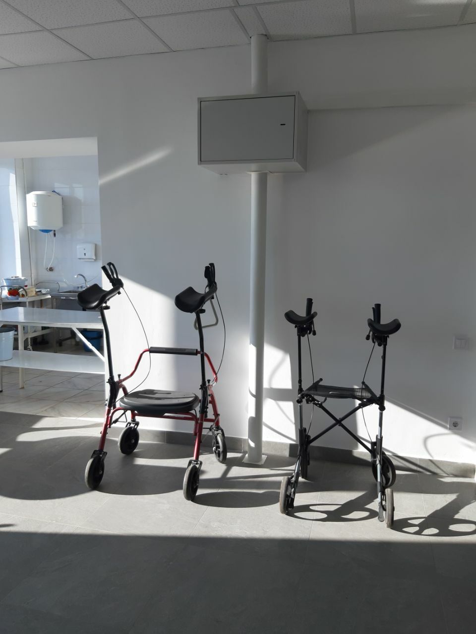 Rollatoren und Hilfsmittel im Rehazentrum des Städtischen Krankenhauses