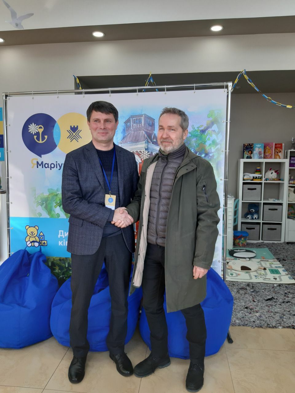 Bezirksbürgermeister Sören Benn mit dem Leiter der zivilgesellschaftliche Organisation "Ich bin Mariupol"