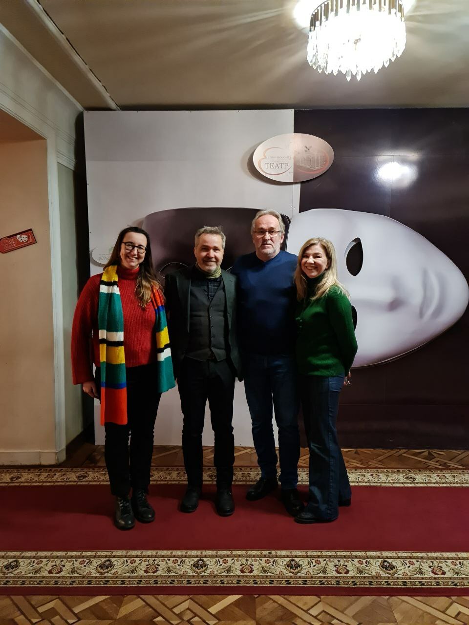 Bezirksbürgermeister Sören Benn im Theater Riwne