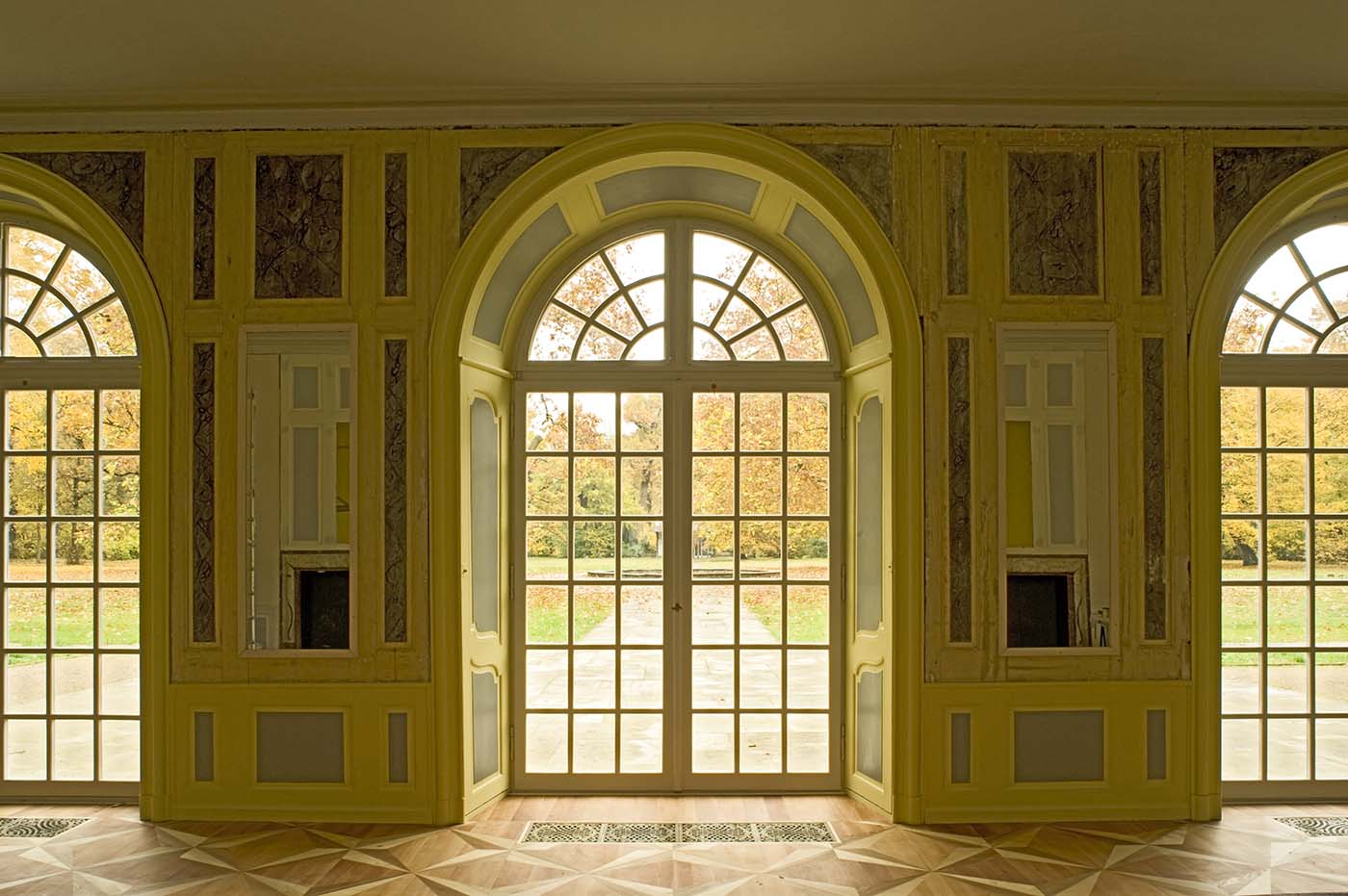 Berlin, Schloss Schönhausen, Blick vom Gartensaal in den Schlossgarten.