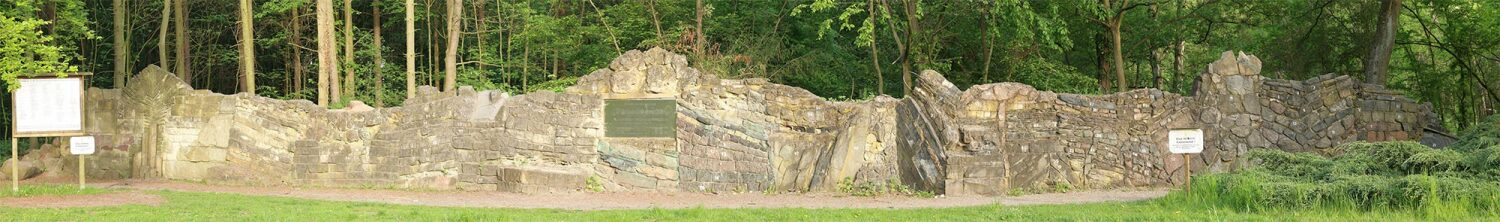 Geologische Wand im Botanischen Volkspark Blankenfelde-Pankow, 2015