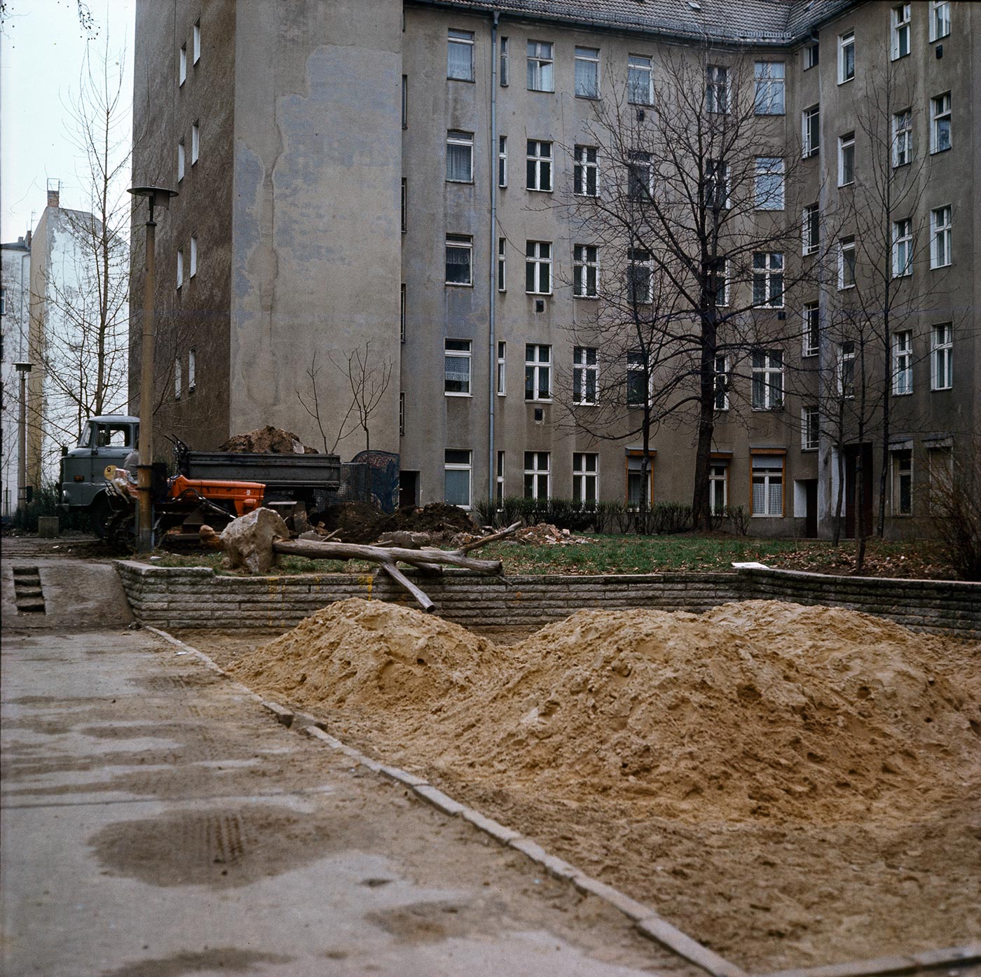 Entkernter Innenhof im Modernisierungsgebiet Arnimplatz