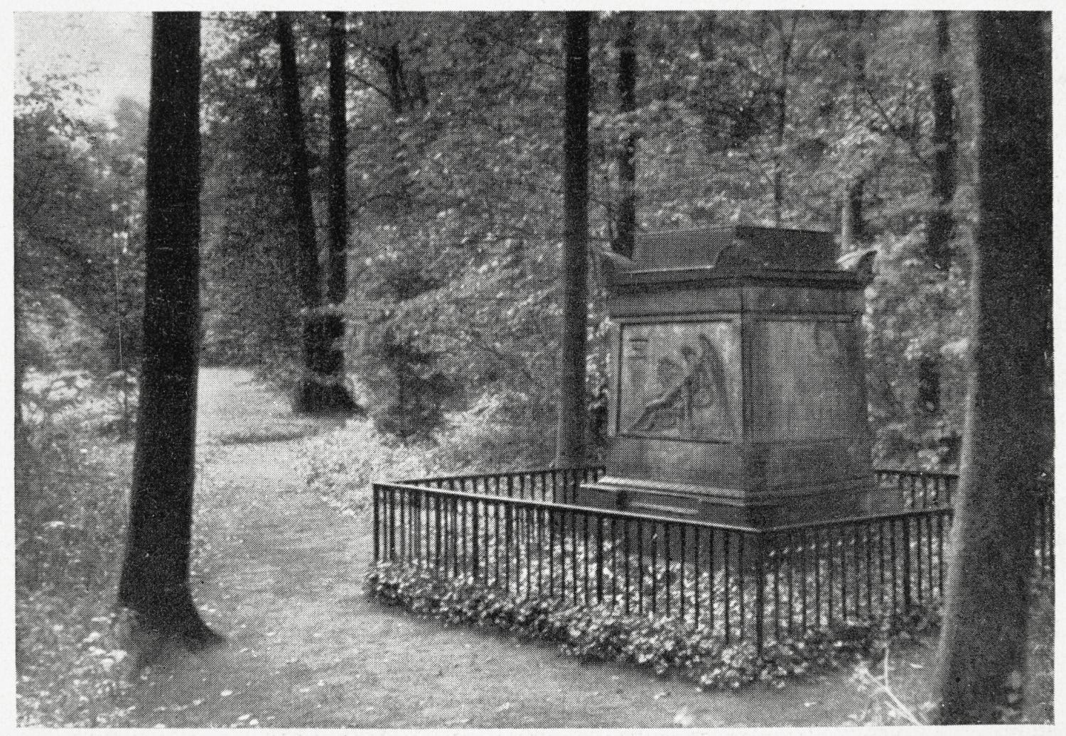 Gedenkstein für Julie von Voß, Foto 1927