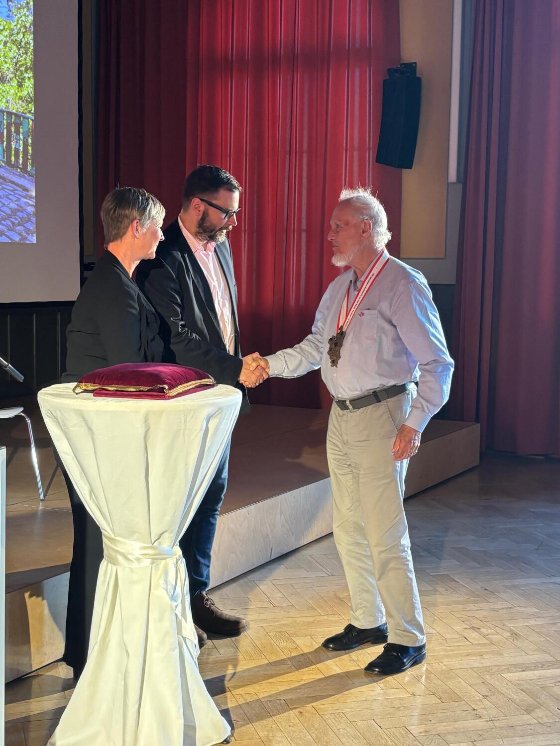 Verleihung Bezirksmedaille 2025 W. Heger