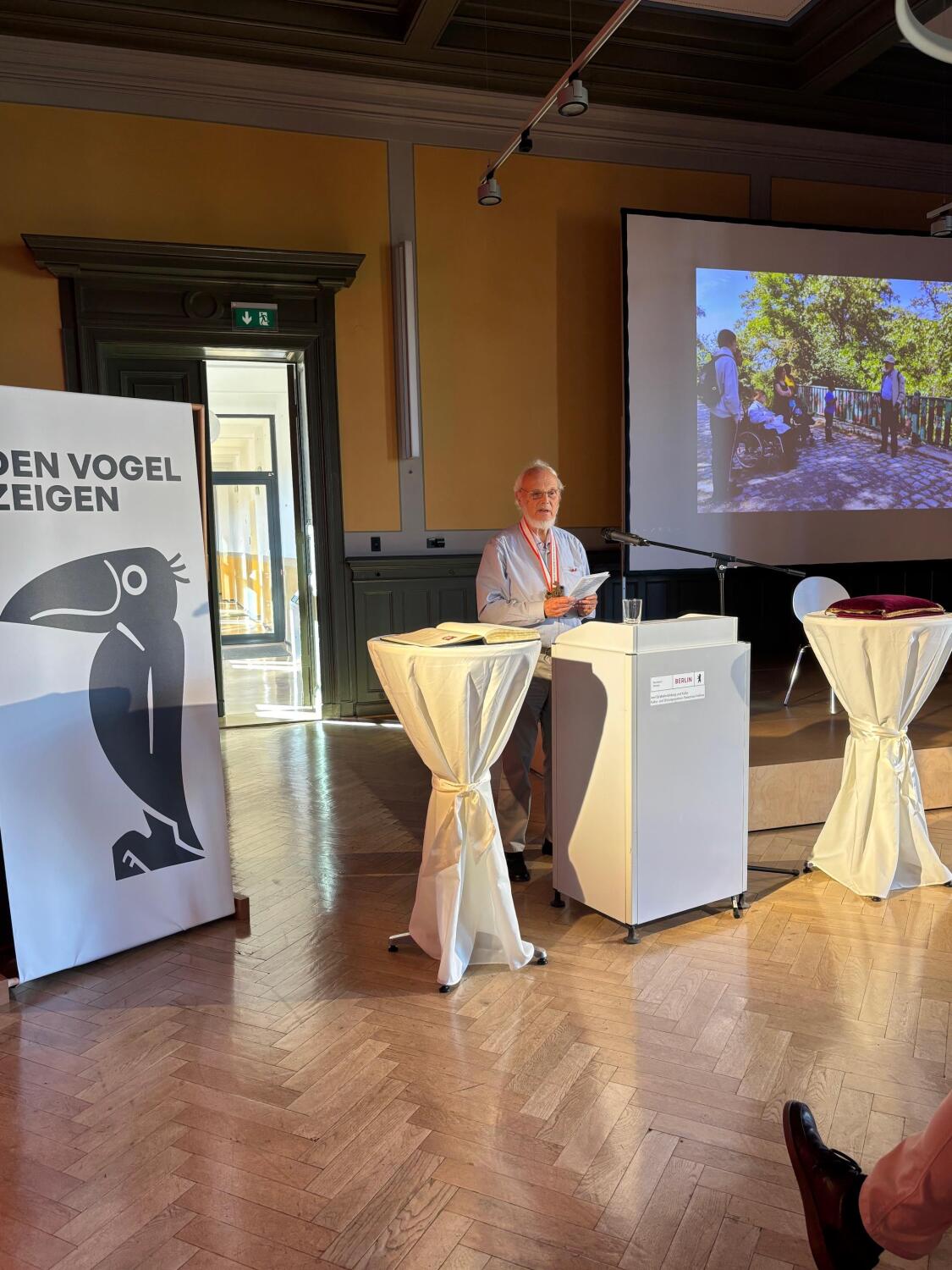 Wolfgang Heger bei der Verleihung der Pankower Bezirksmedaille 2025