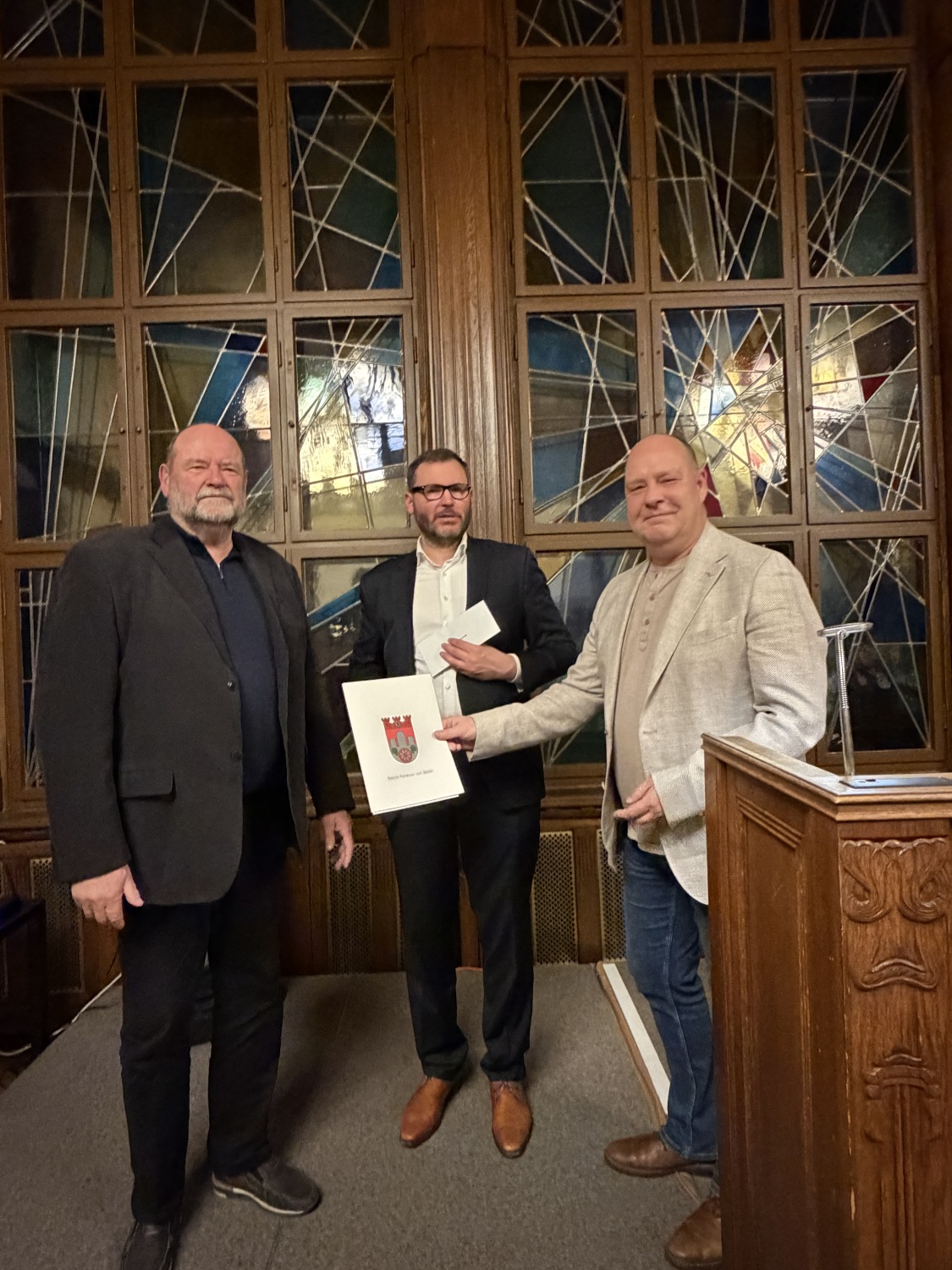 Klaus Lemmnitz mit Laudator Mike Szidat und Vorsteher Dr. Oliver Jütting