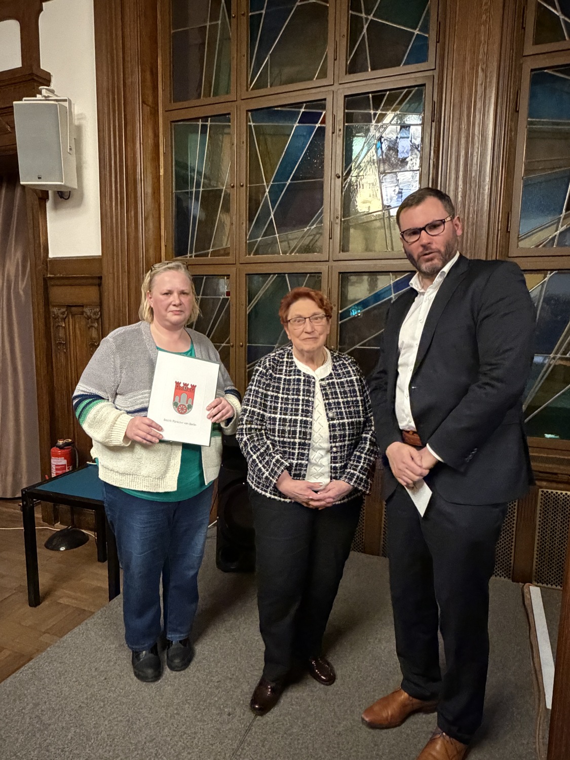 Adelgunde Warnhoff mit Laudatorin Claudia Steinke und Vorsteher Dr. Oliver Jütting