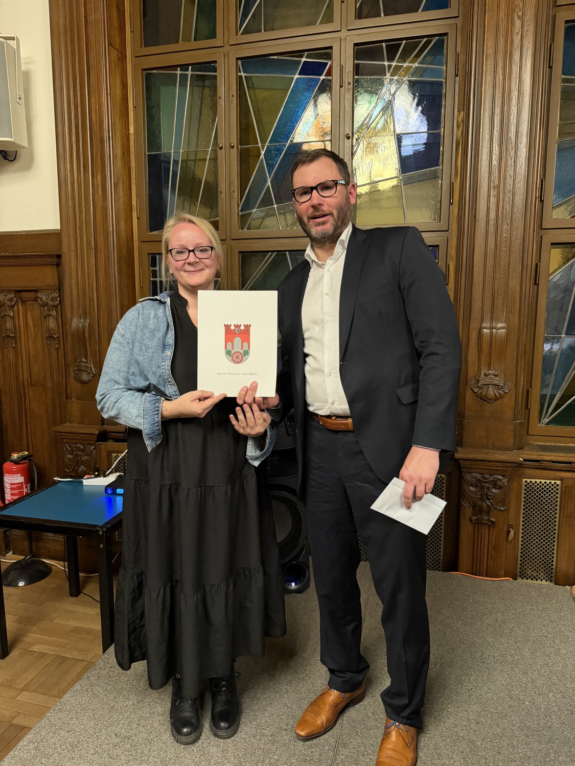 Babett Eichler mit Vorsteher Dr. Oliver Jütting