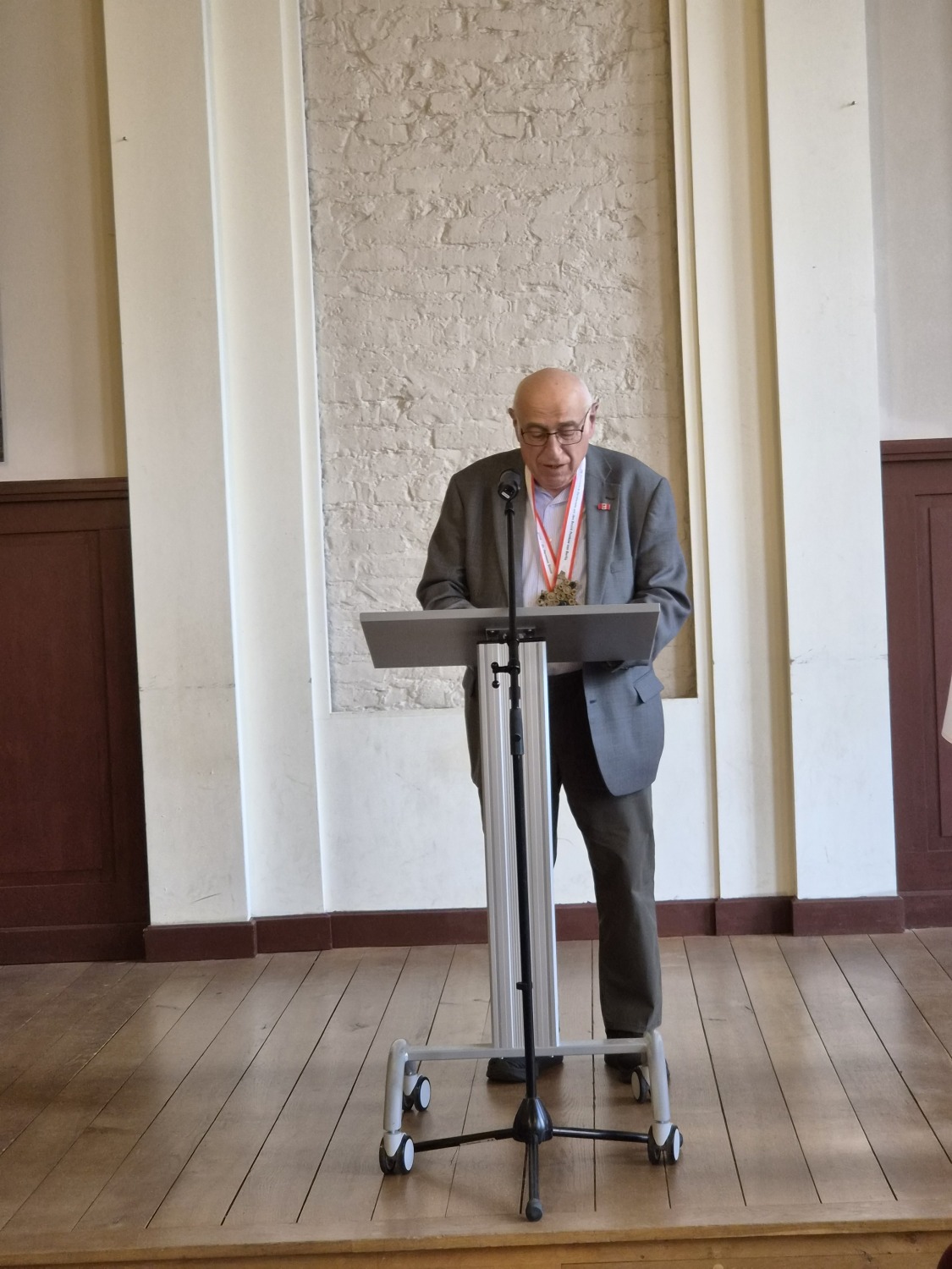 Preisträger Herr Dr. Hermann Simon hält eine Rede