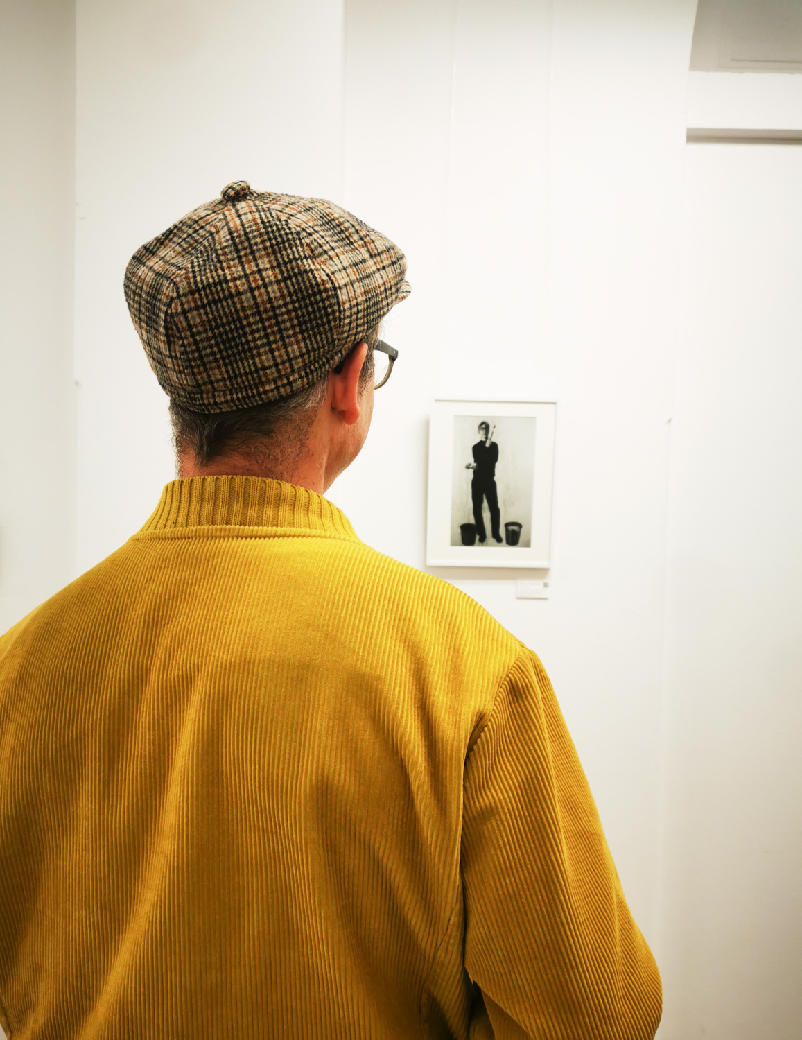 Kunstbetrachtung in der Rathaus-Galerie