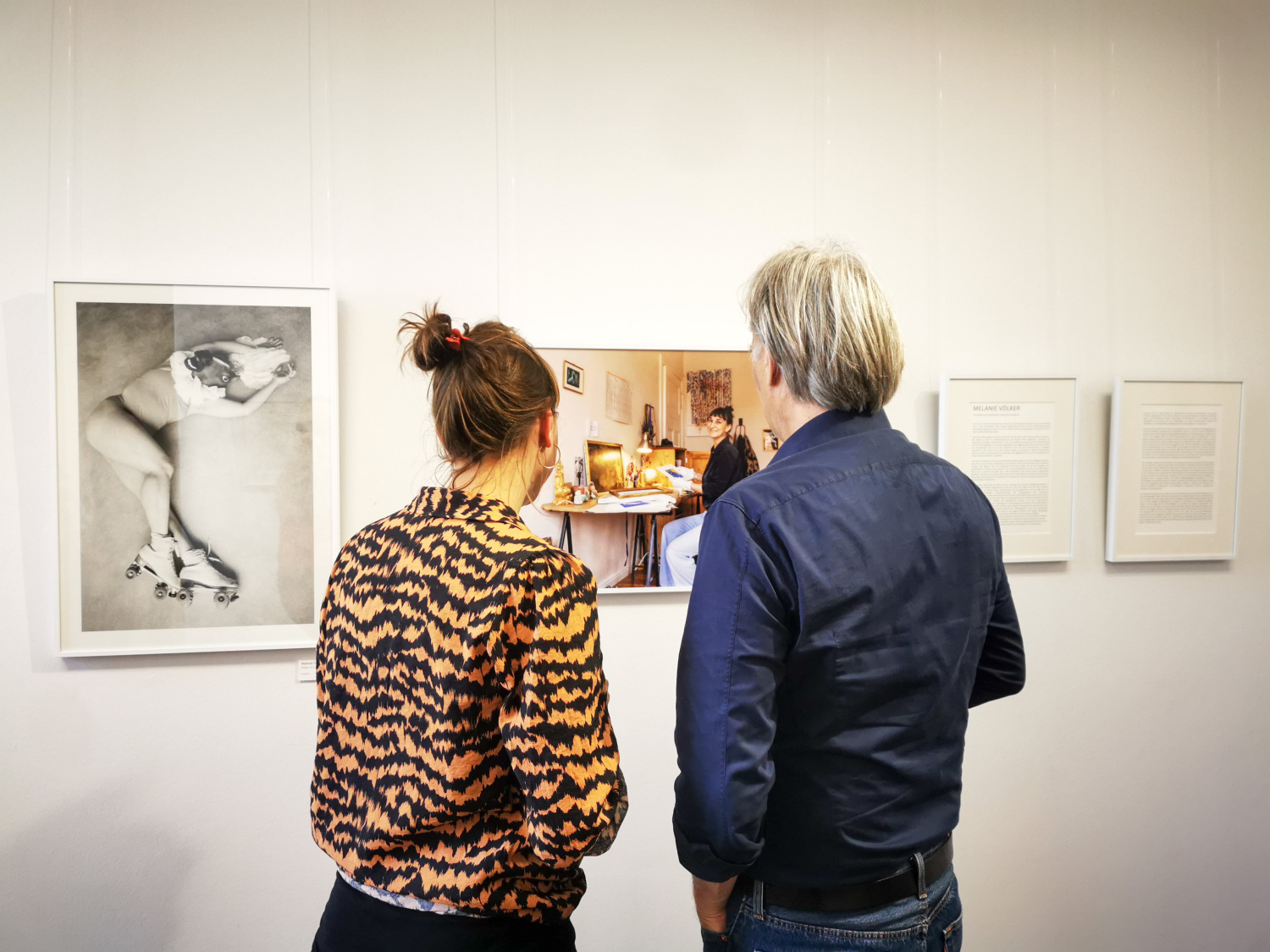 Die artspring-Gruppenausstellung vereint Arbeiten, Einblicke in Ateliers und Texte der Kunstschaffenden