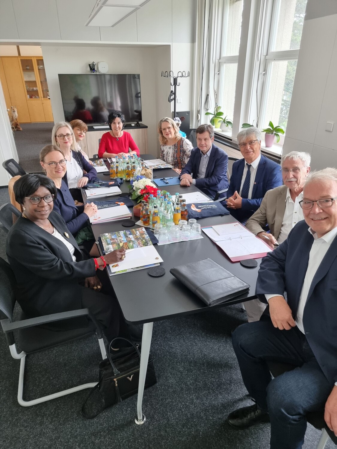 Fachtagung auf Verwaltungsebene mit Bürgermeisterin und den Stadträten Uwe Brockhausen (4.v.r.) und Harald Muschner (ganz re. im Bild)