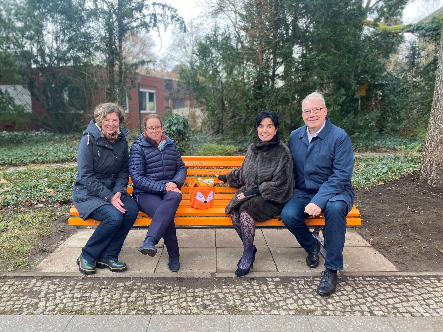 v.l.: Stadträtinnen Stephan, Schrod-Thiel, Bürgermeisterin Demirbüken-Wegner, Stadtrat Muschner