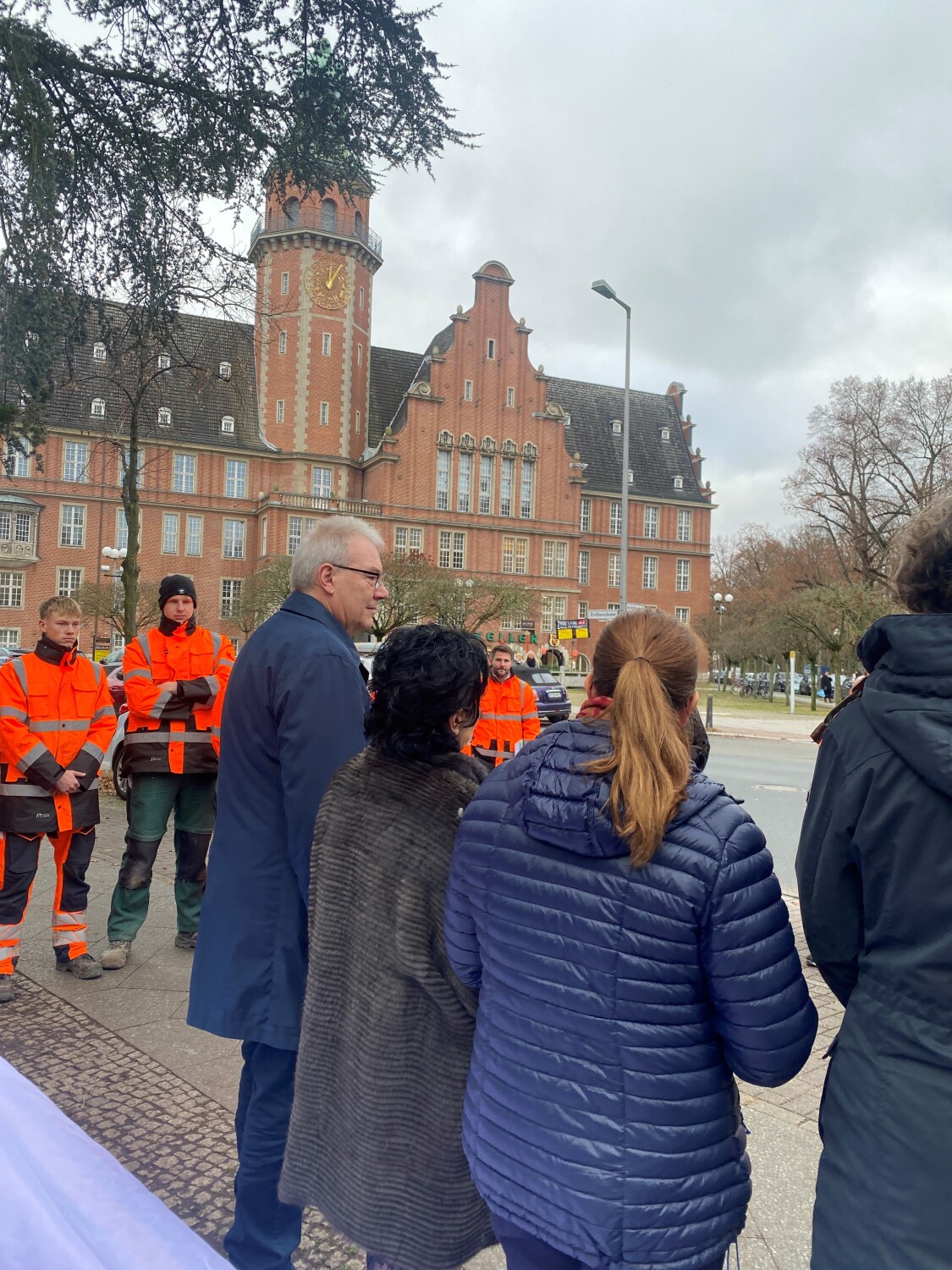 In Sichtweite des Rathauses