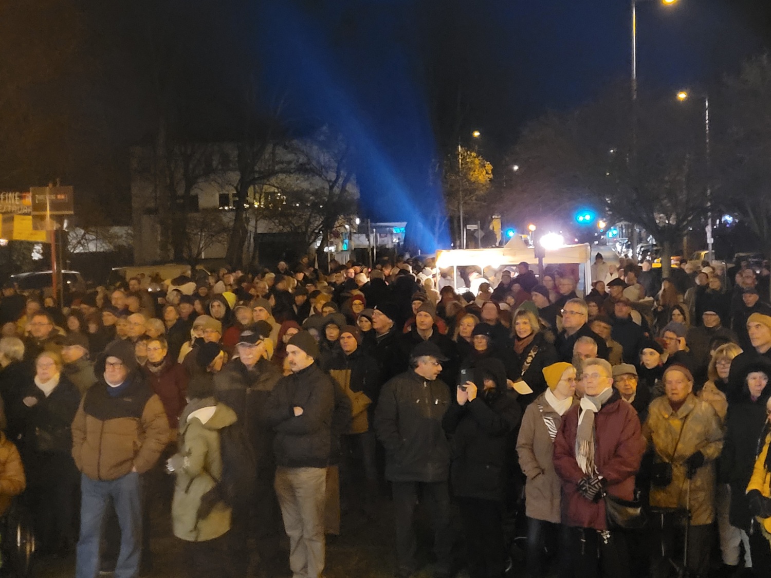 Reinickendorf trifft sich zum Silvesterturmblasen.