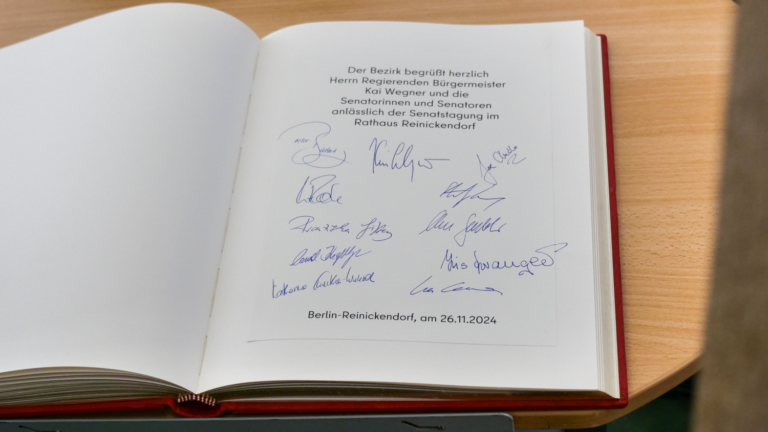 Unterschriften im Goldenen Buch