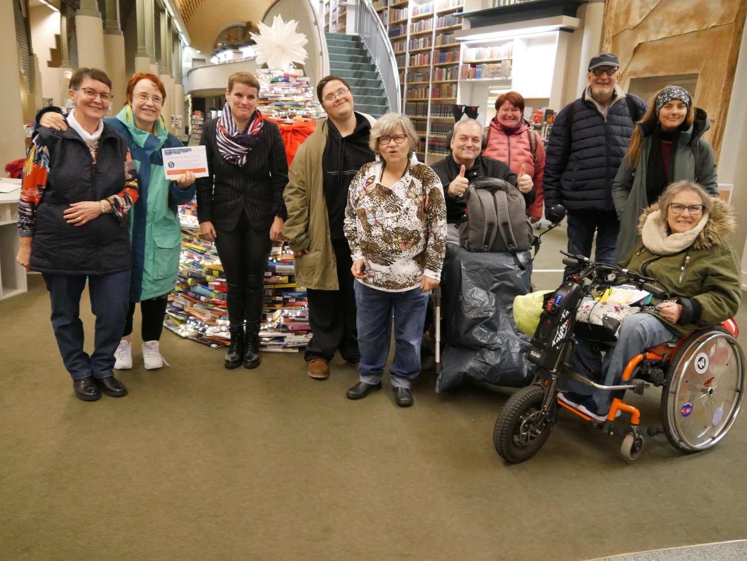 Regina Vollbrecht, die Beauftragte für Menschen mit Behinderungen (3.v.l.), hatte die Idee zu dieser Veranstaltung.