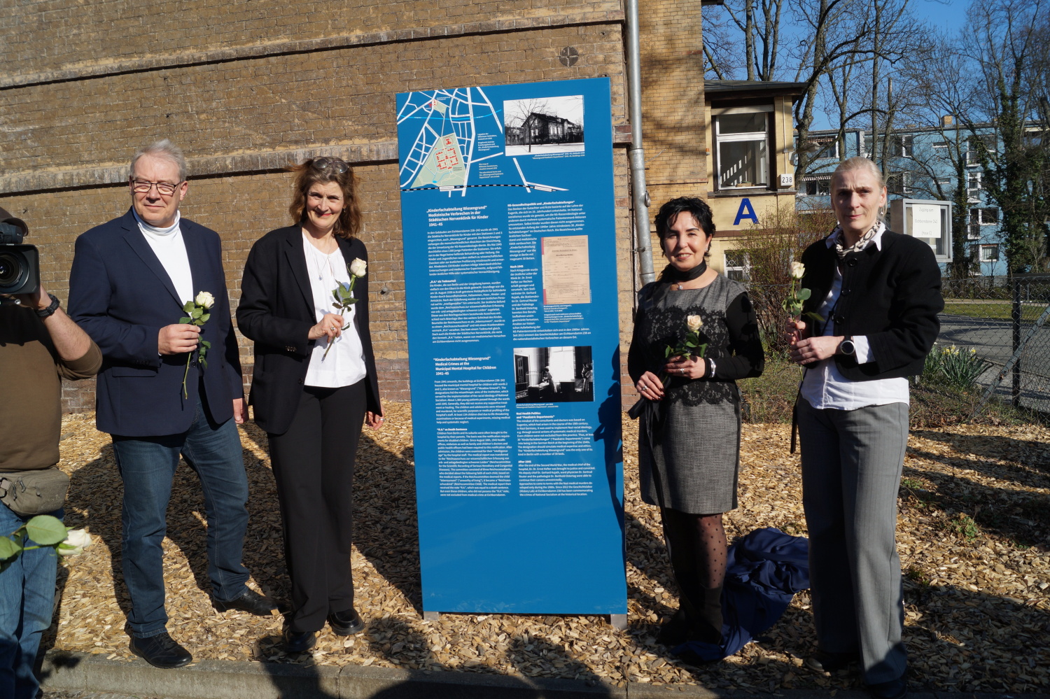 v.l.n.r. Kulturstadtrat Harald Muschner, Leiterin des Bezirksamt-Fachbereichs Kunst und Geschichte Dr. Sabine Ziegenrücker, Bezirksbürgermeisterin Emine Demirbüken-Wegner sowie Claudia Wasow-Kania vom Museum Reinickendorf.