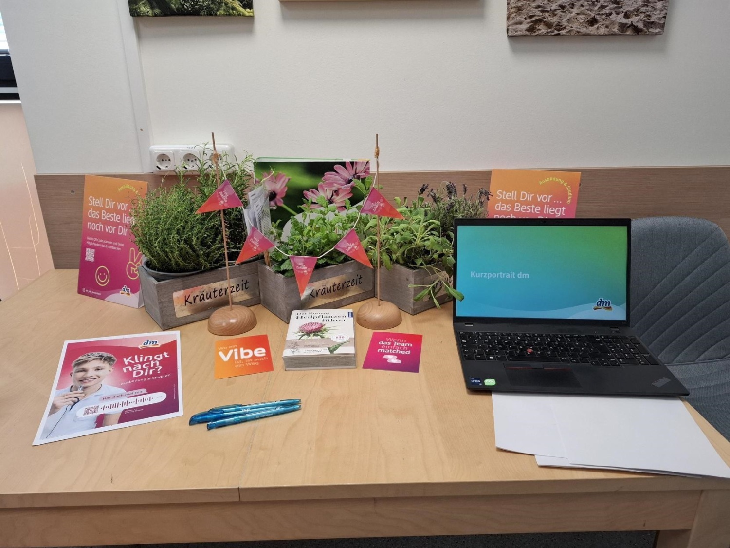 Collage der Jugendlichen nach ihrem Besuch beim dm Drogeriemarkt