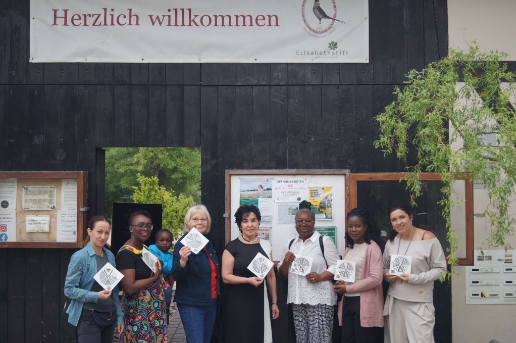 Bezirksbürgermeisterin Emine Demirbüken-Wegner (CDU) mit den neuen Kooperationspartnerinnen von GeTu Prospects e.V. und der Alten Fasanerie
