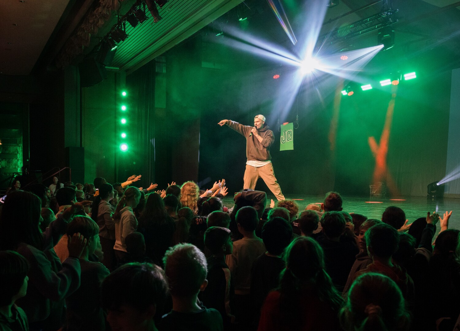 Rapper Anton: Kinderrechtetag 2025 Märkisches Viertel