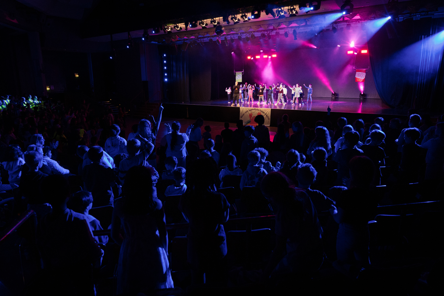 Kinderrechtetanz des Centre Talma: Kinderrechtetag 2025 Märkisches Viertel