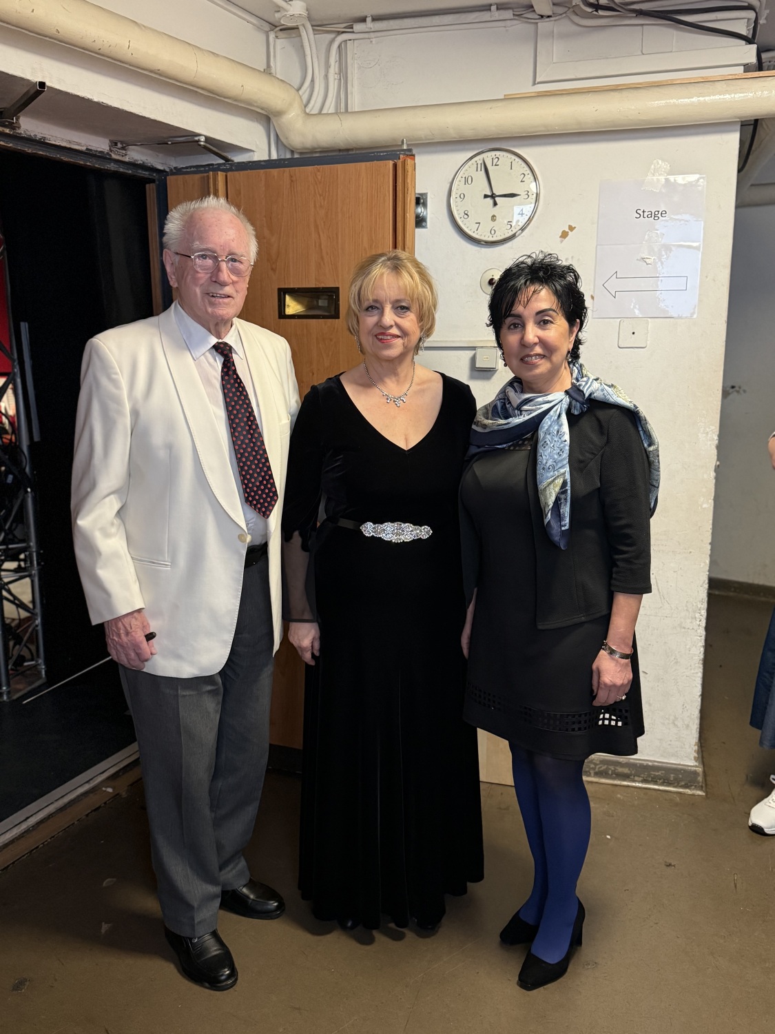 Dirigent Günter Krause, Sopranistin Gabriele Scheidecker und Bezirksbürgermeisterin Emine Demirbüken-Wegner