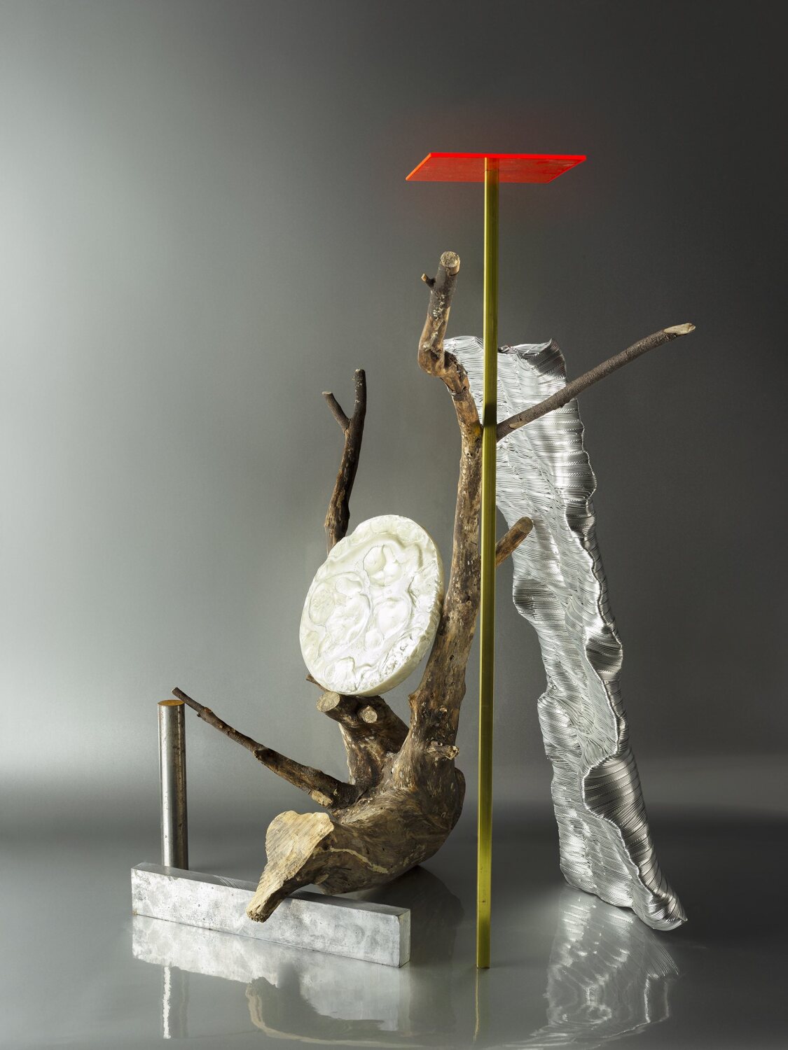 Yasmin Alt, Metall (Aus der Serie: Fragmente, Steine und ein bisschen Ikebana ), 2014