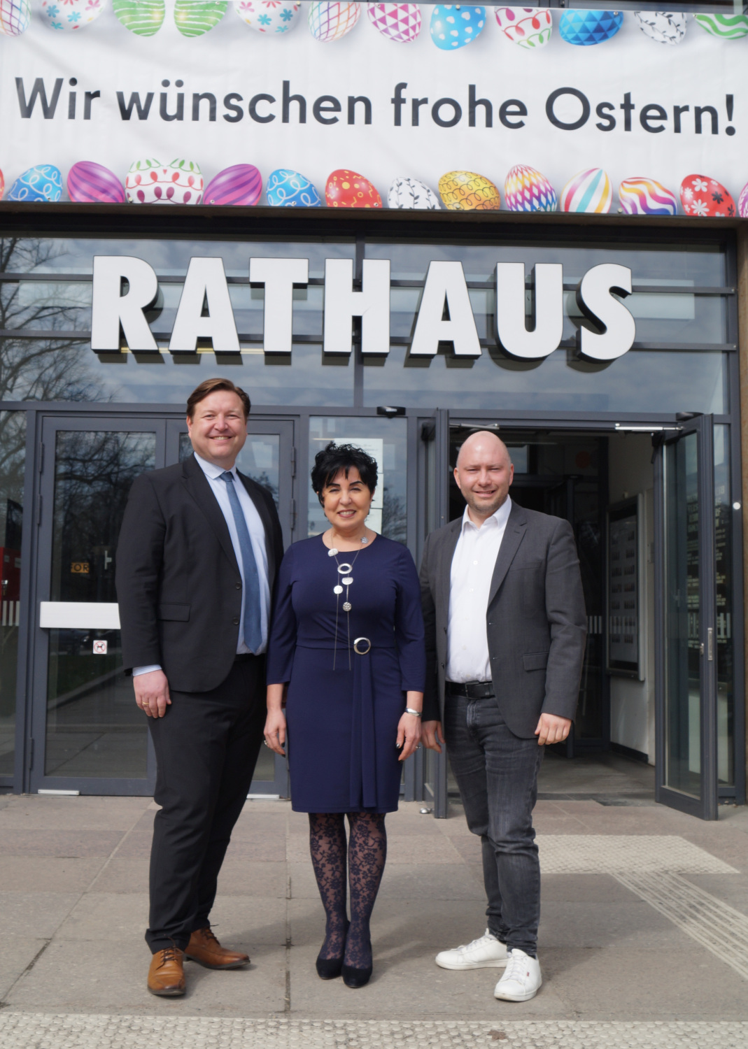 Bezirksbürgermeisterin Emine Demirbüken-Wegner mit den Stadträten Sebastian Pieper und Alexander Ewers. (von links nach rechts)