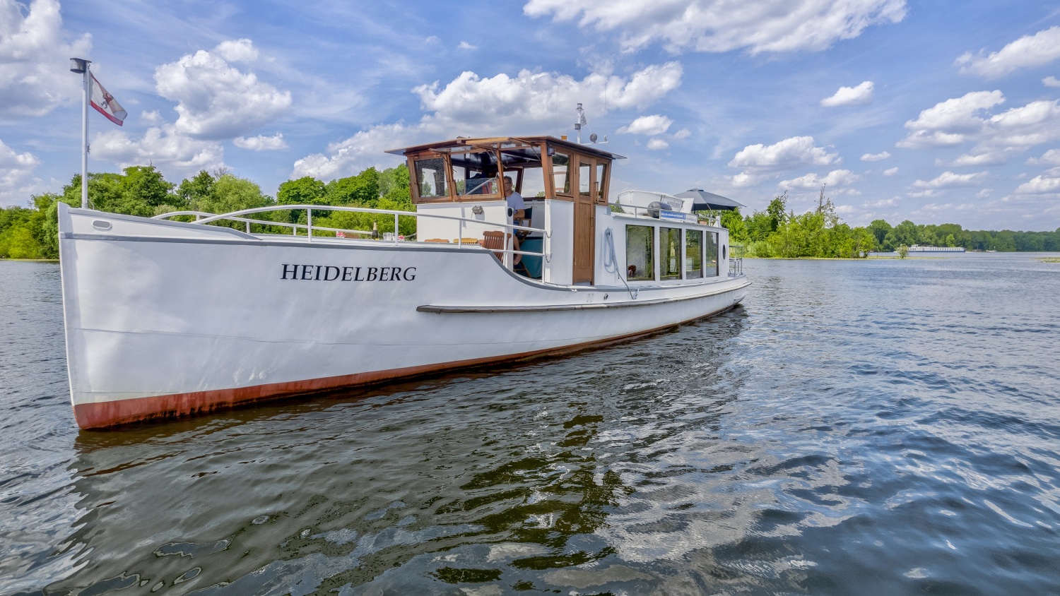 Salonschiff „Heidelberg“ der Bootsvermietung Fangrot