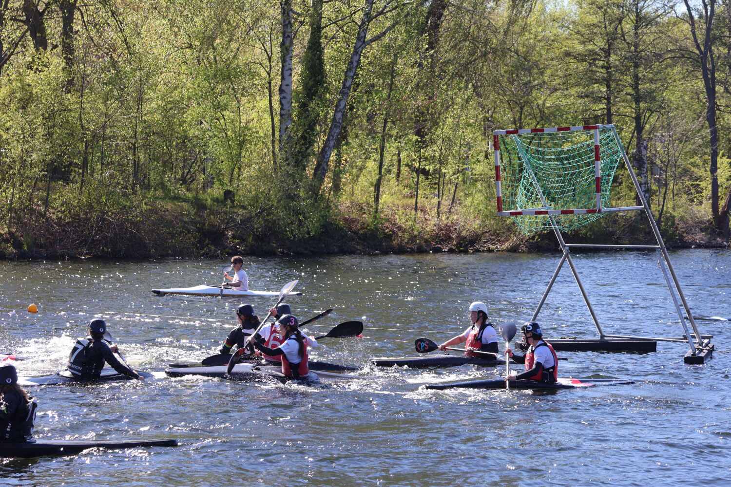 20. HOKA Spring Challenge: Spannendes Kanupolo