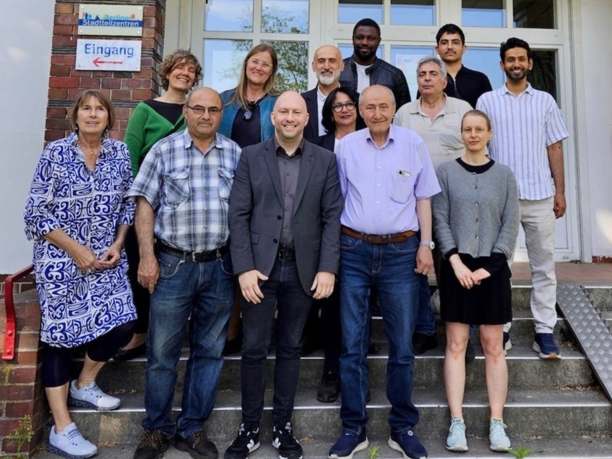Bezirksstadtrat Alexander Ewers und Kolleginnen des Bezirksamtes Reinickendorf gemeinsam mit dem Team des neuen Kooperationspartners Aufbruch Neukölln e.V.