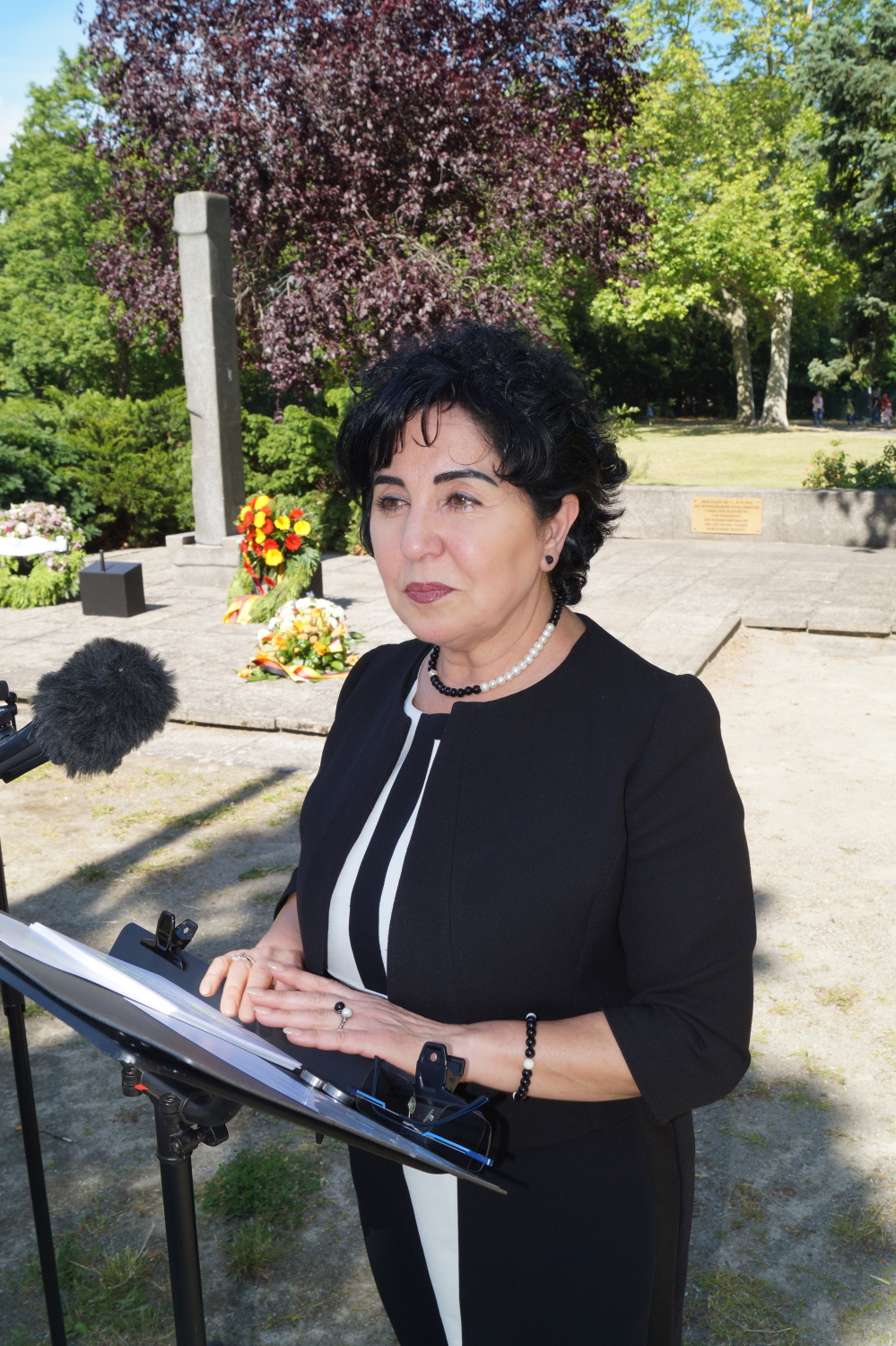 Reinickendorfs Bezirksbürgermeisterin während ihrer Gedenkrede
