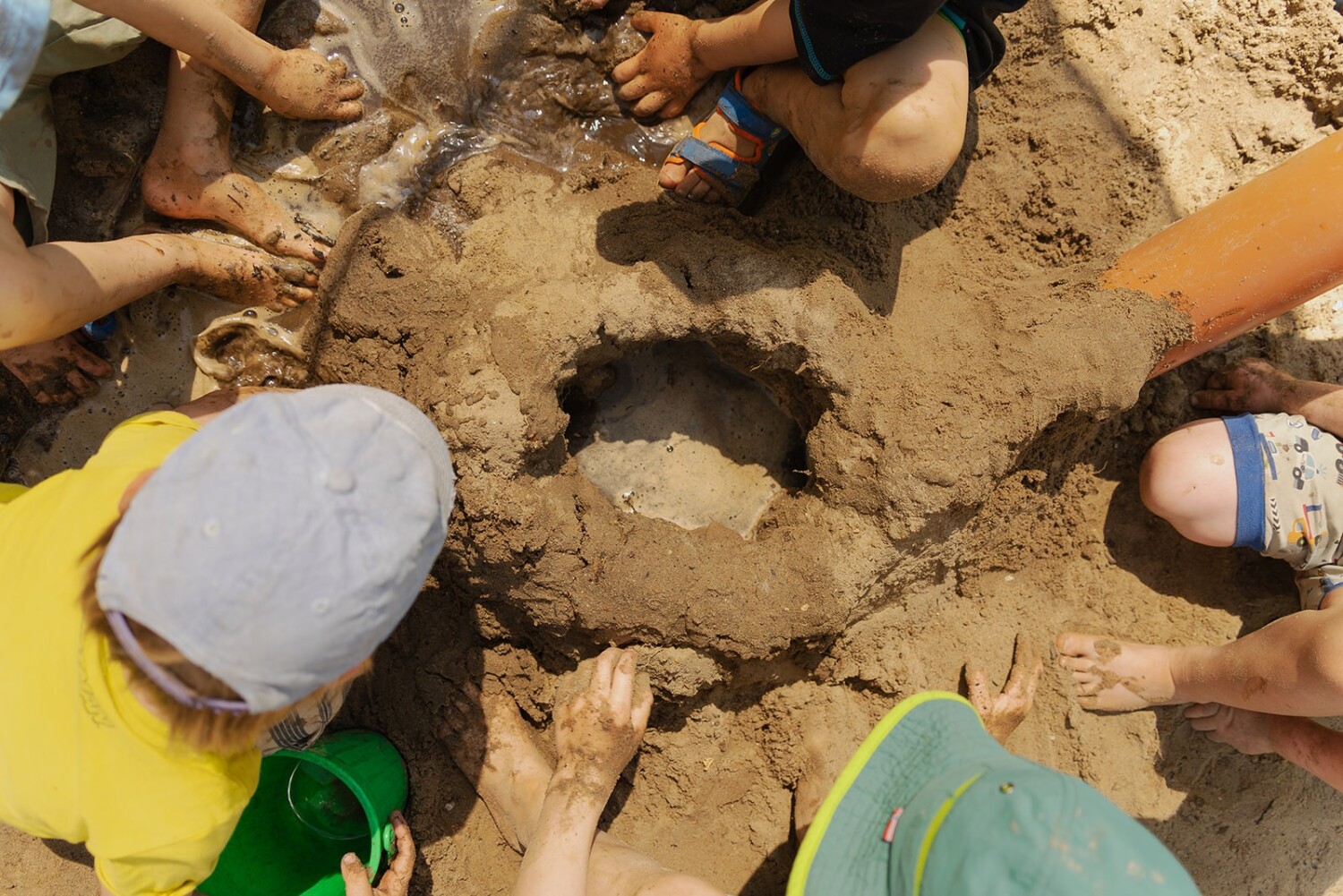 Kita Regenbogenkinder_Matschspiel