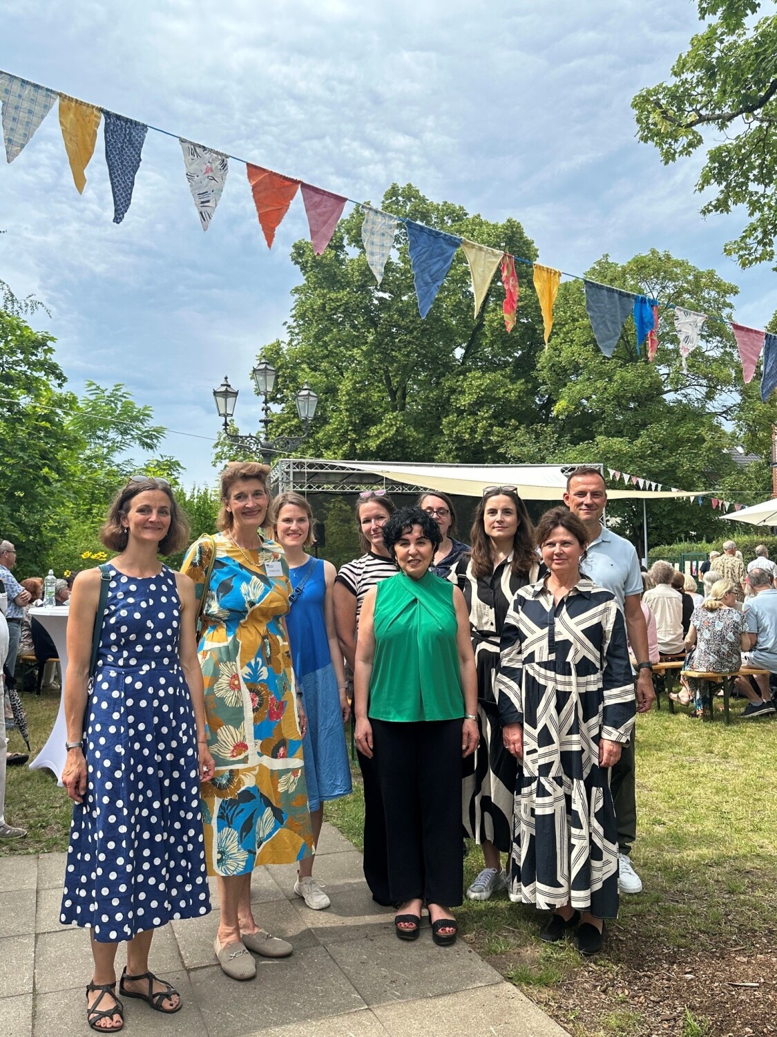 Projektbeteiligte mit u.a. Florina Limberg, Dr. Sabine Ziegenrücker, Ivonne Klutke, Emine Demirbüken-Wegner, Anna Marth, Marie von der Heydt, Monika Müller, Bernd Schmieden.