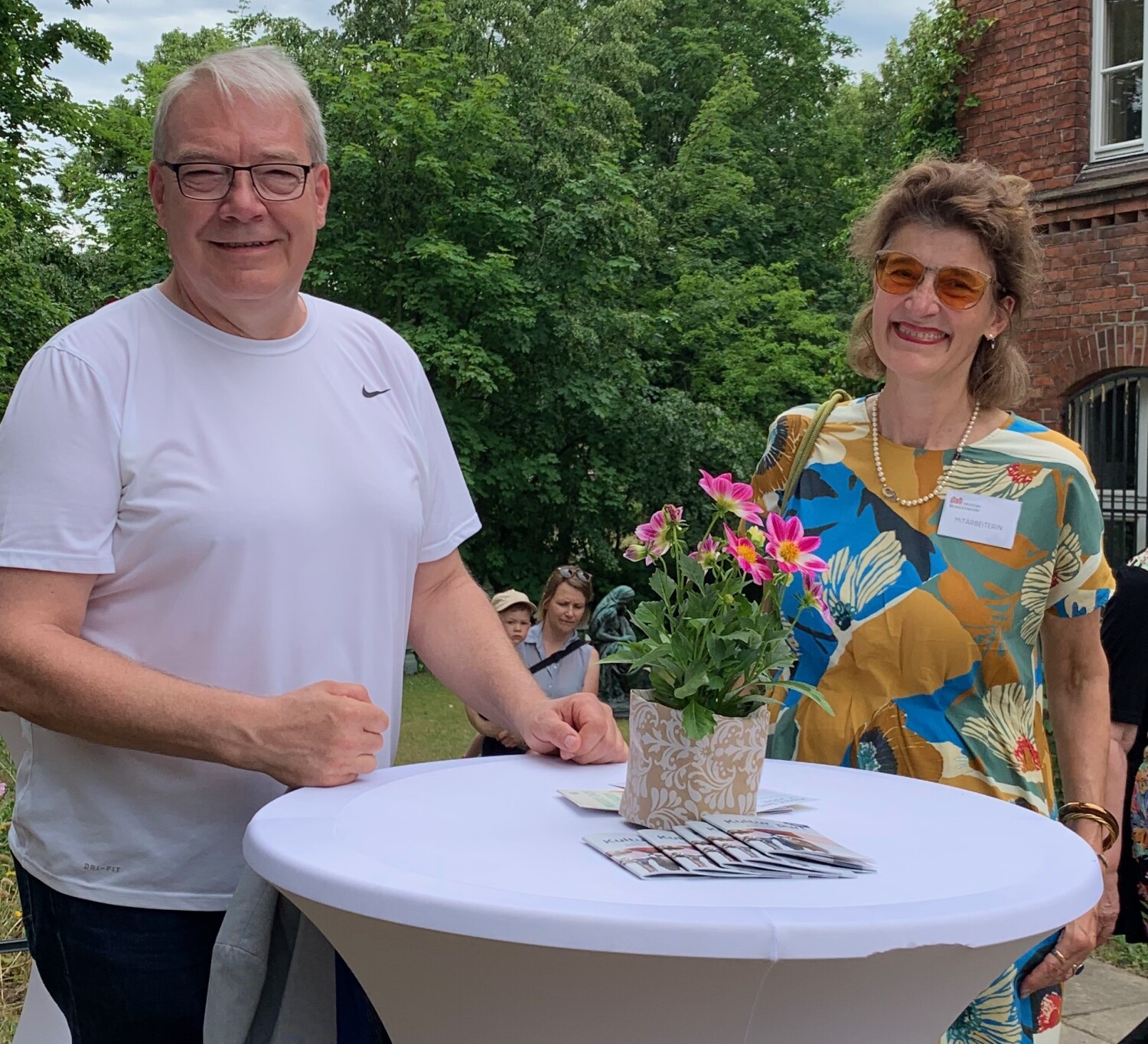 Bezirksstadtrat Harald Muschner (CDU) und Fachbereichsleitung Dr. Sabine Ziegenrücker genossen das Fest.