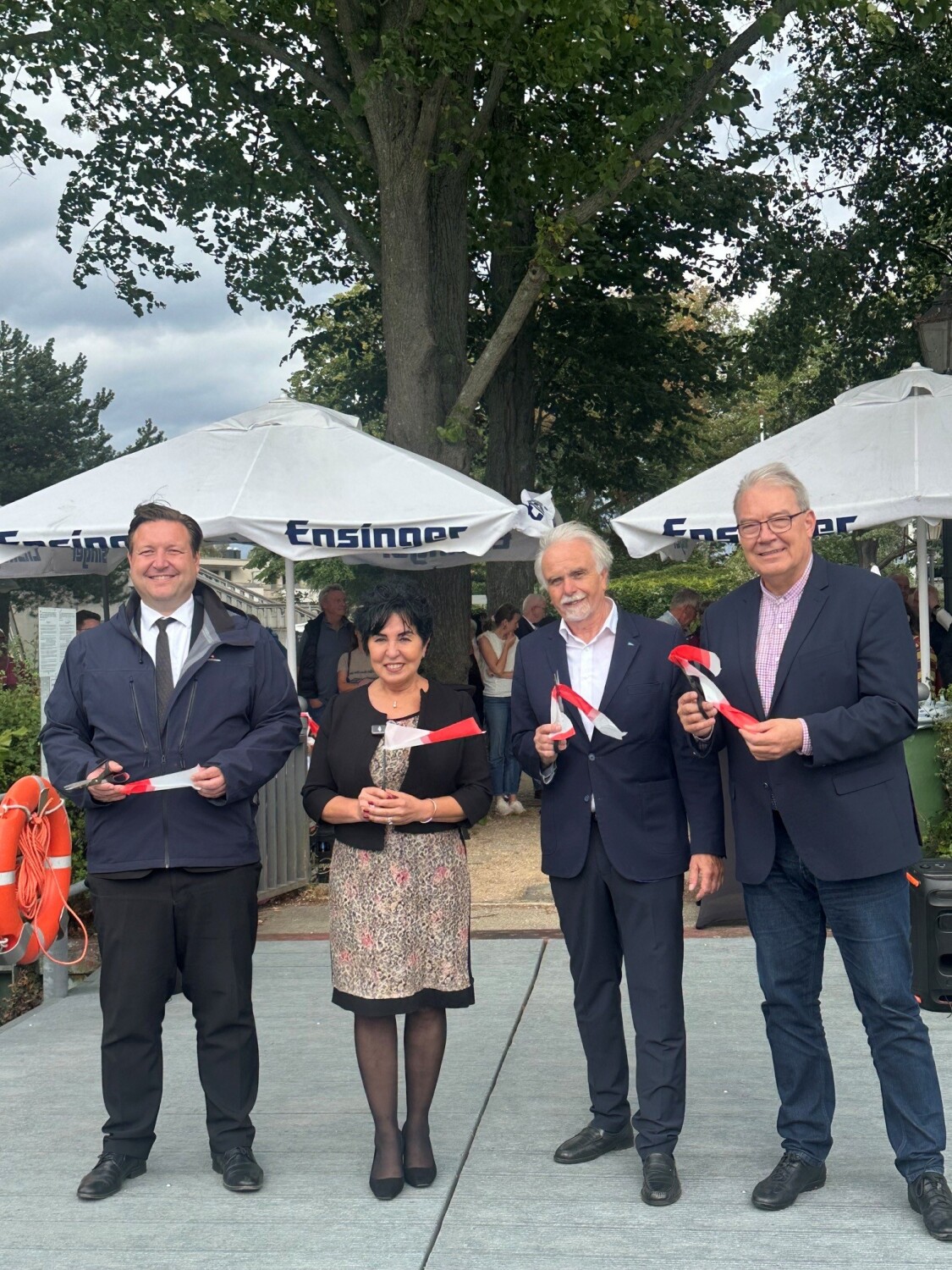 (v.l.n.r.) Feierliche Eröffnung des Sportbootanlegers mit Bezirksstadtrat Sebastian Pieper, Bezirksbürgermeisterin Emine Demirbüken-Wegner, Vorstandsmitglied des Tourismusvereins Berlin-Reinickendorf e.V. Christan Garbrecht und Bezirksstadtrat Harald Muschner