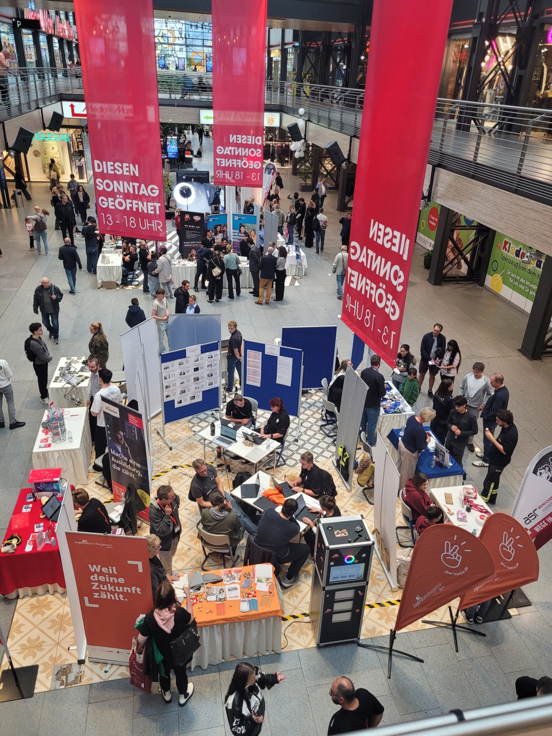 Ausbildungsmesse „Wege in die Ausbildung“ in den Tegeler Hallen am Borsigturm