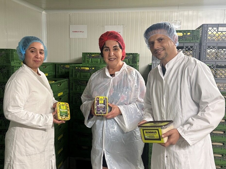 Nicht nur hausgemachter Hummus wird hier produziert und unter der Marke „Like Home“ vertrieben. Das Sortiment umfasst rund 20 Produkte.
