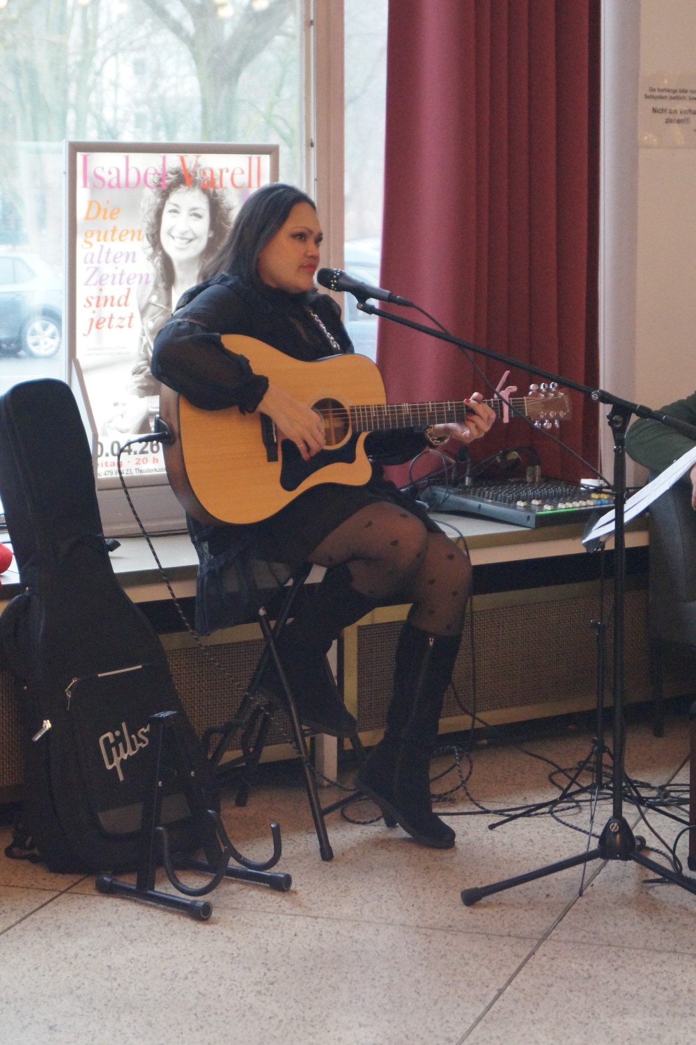 Jessica Golde stimmt musikalisch ein mit "Der Kaffee ist fertig ..."