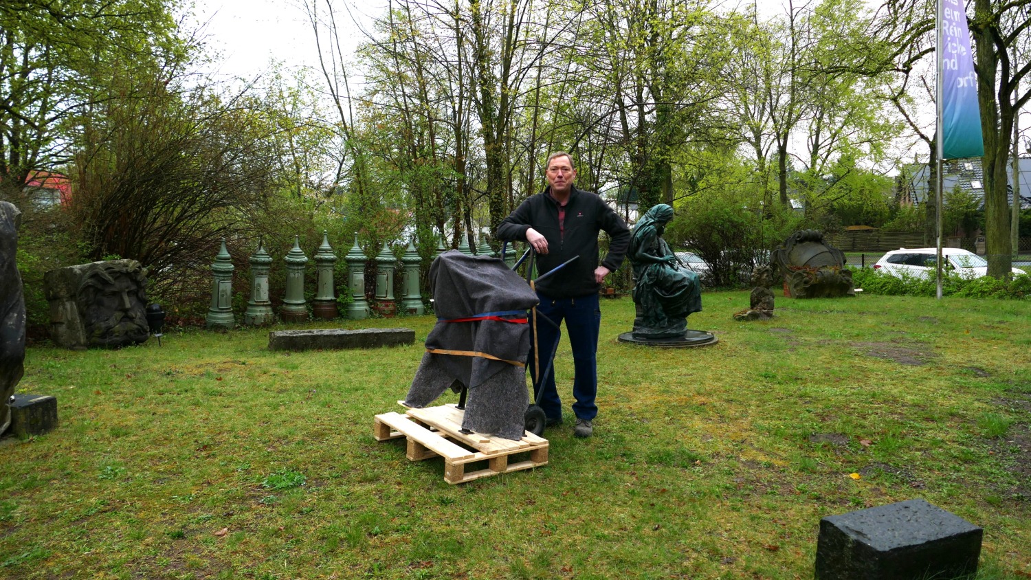 Alexander Quenzel bringt die restaurierte Maschine zurück ins Museum