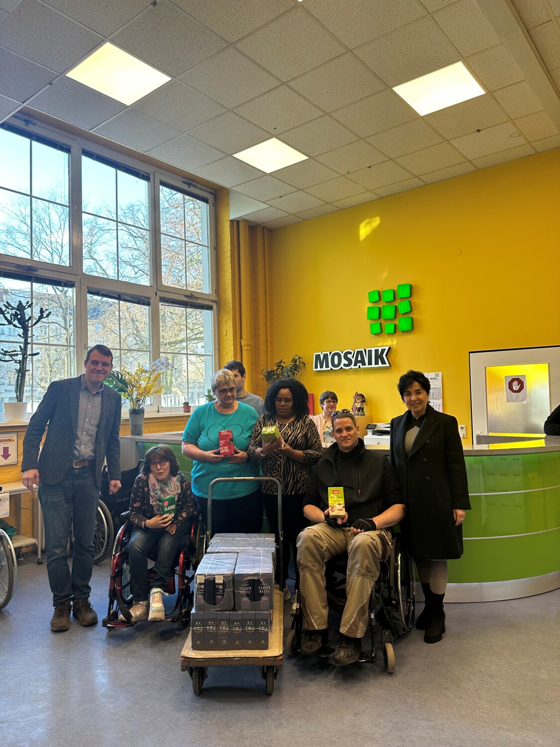 Kaffeeübergabe in den Mosaik-Werkstätten in Alt-Reinickendorf