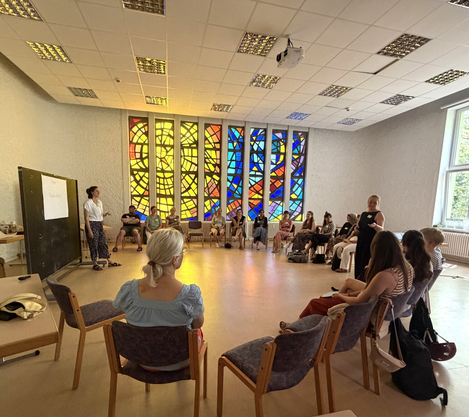 Auswertungsrunde im großen Saal