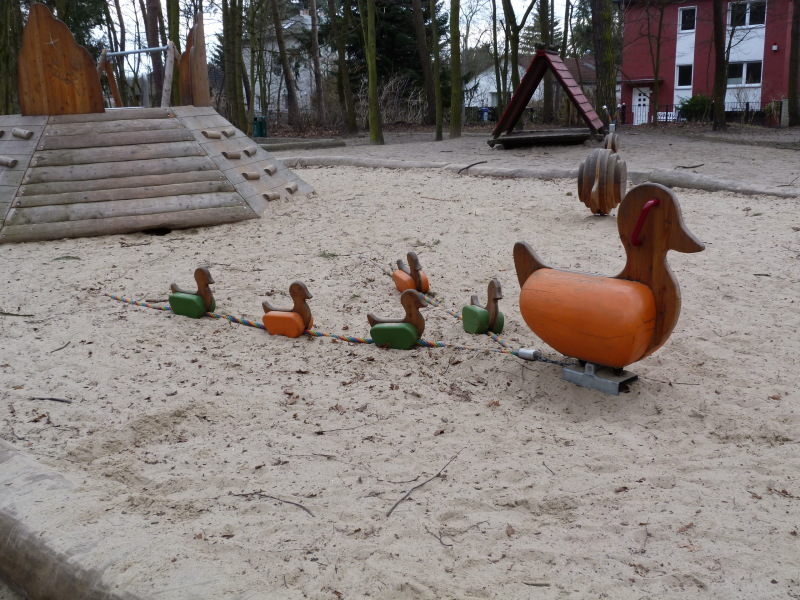 Spielplatz Im Erpelgrund 10